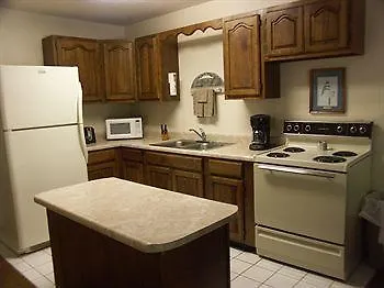 Hotel Lilleys' Landing & Marina 2*