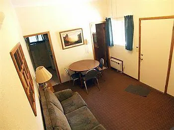 Hotel Lilleys' Landing & Marina Branson
