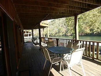 Hotel Lilleys' Landing & Marina Branson
