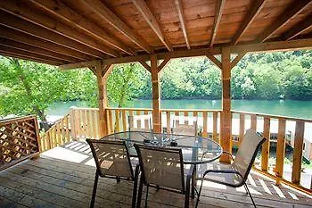 Hotel Lilleys' Landing & Marina