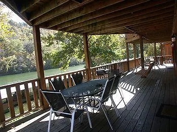 Hotel Lilleys' Landing & Marina Branson