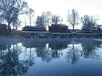 Hotel Lilleys' Landing & Marina
