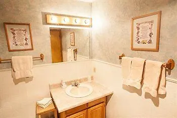 Hotel Lilleys' Landing & Marina Branson