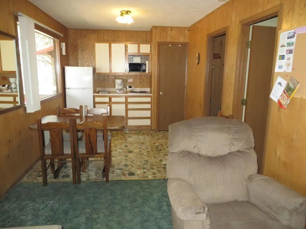 Cardinal Hill Cottages ホテル ブランソン