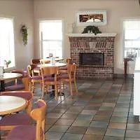 Carriage House Hotel 2*