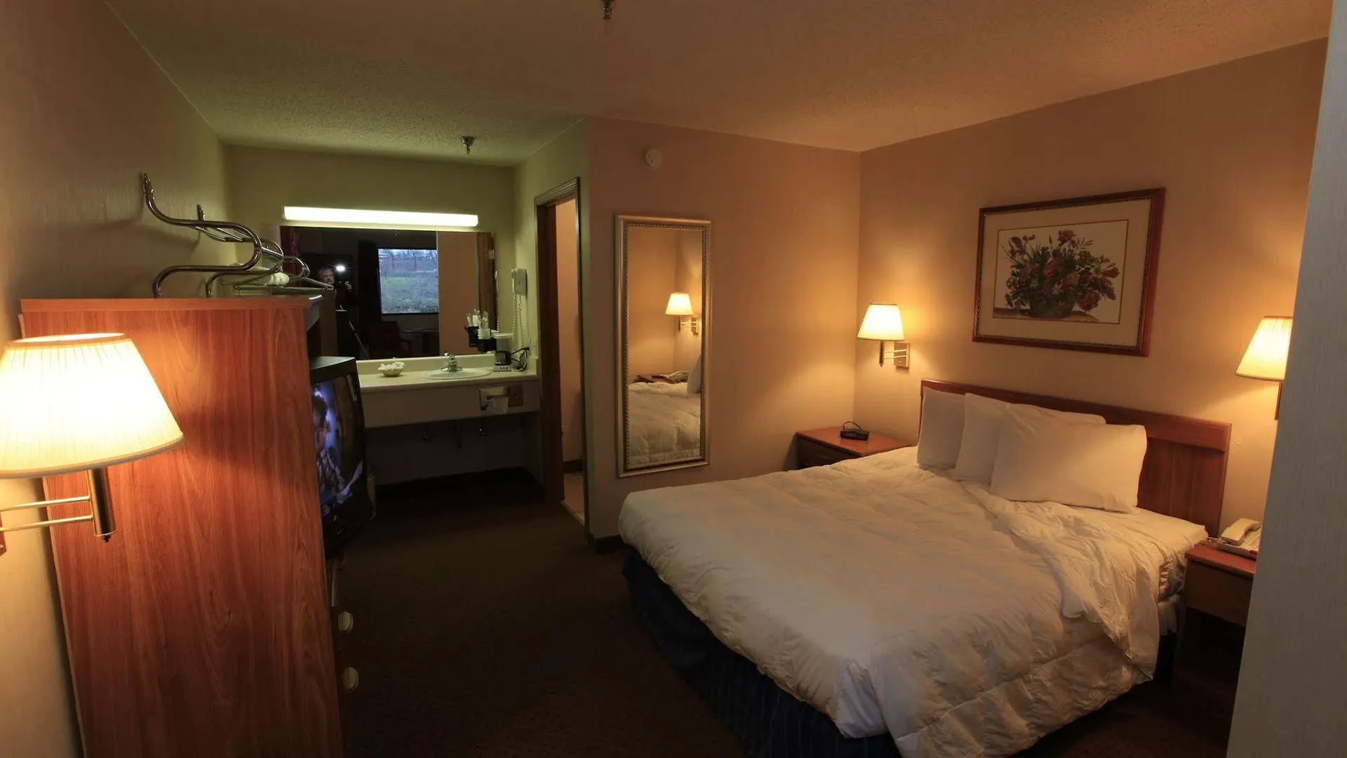 Hotel At The Falls 2*