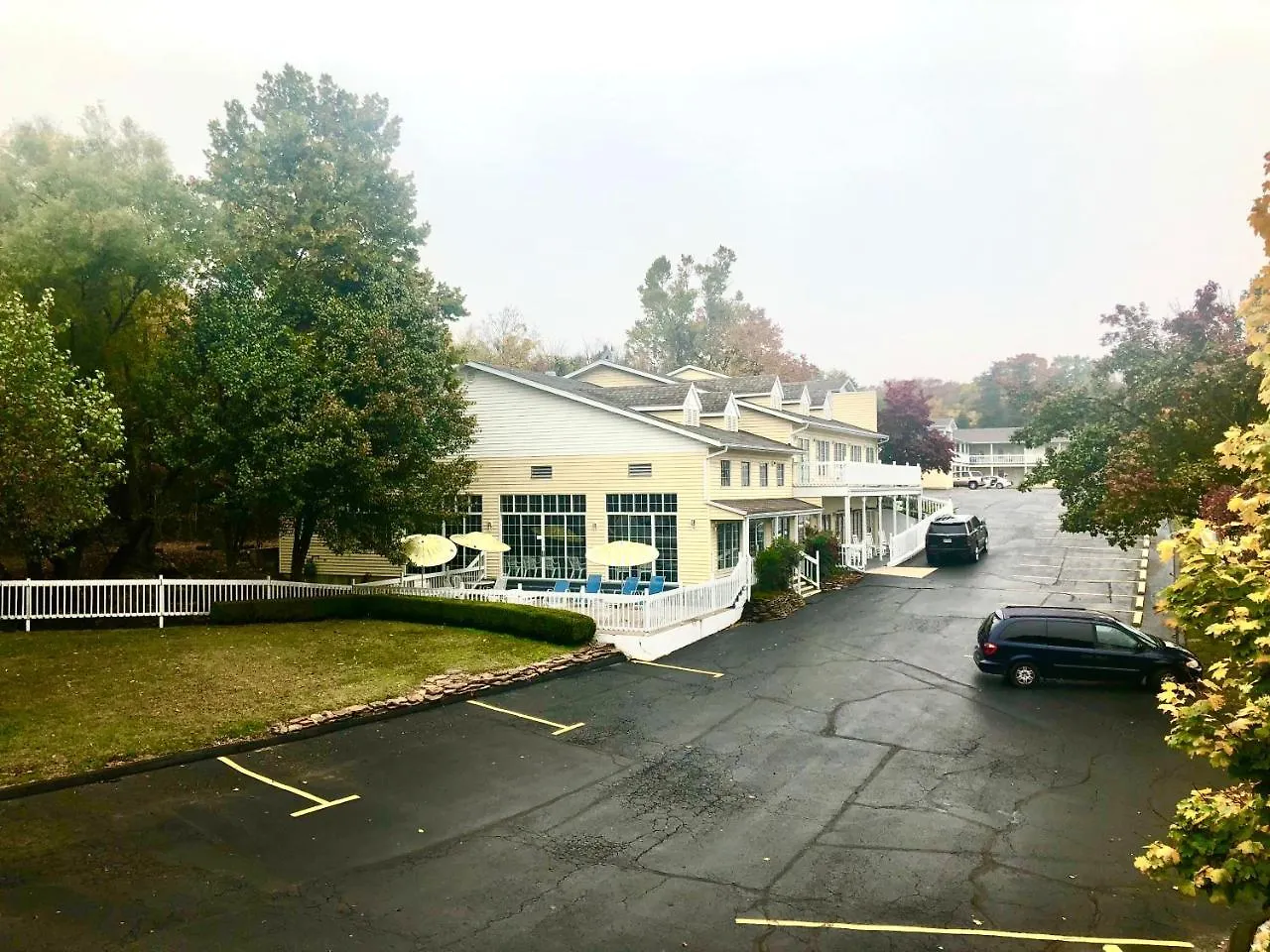 Honeysuckle & Conference Center Motel