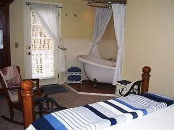 Anchor On The Lake Hotel