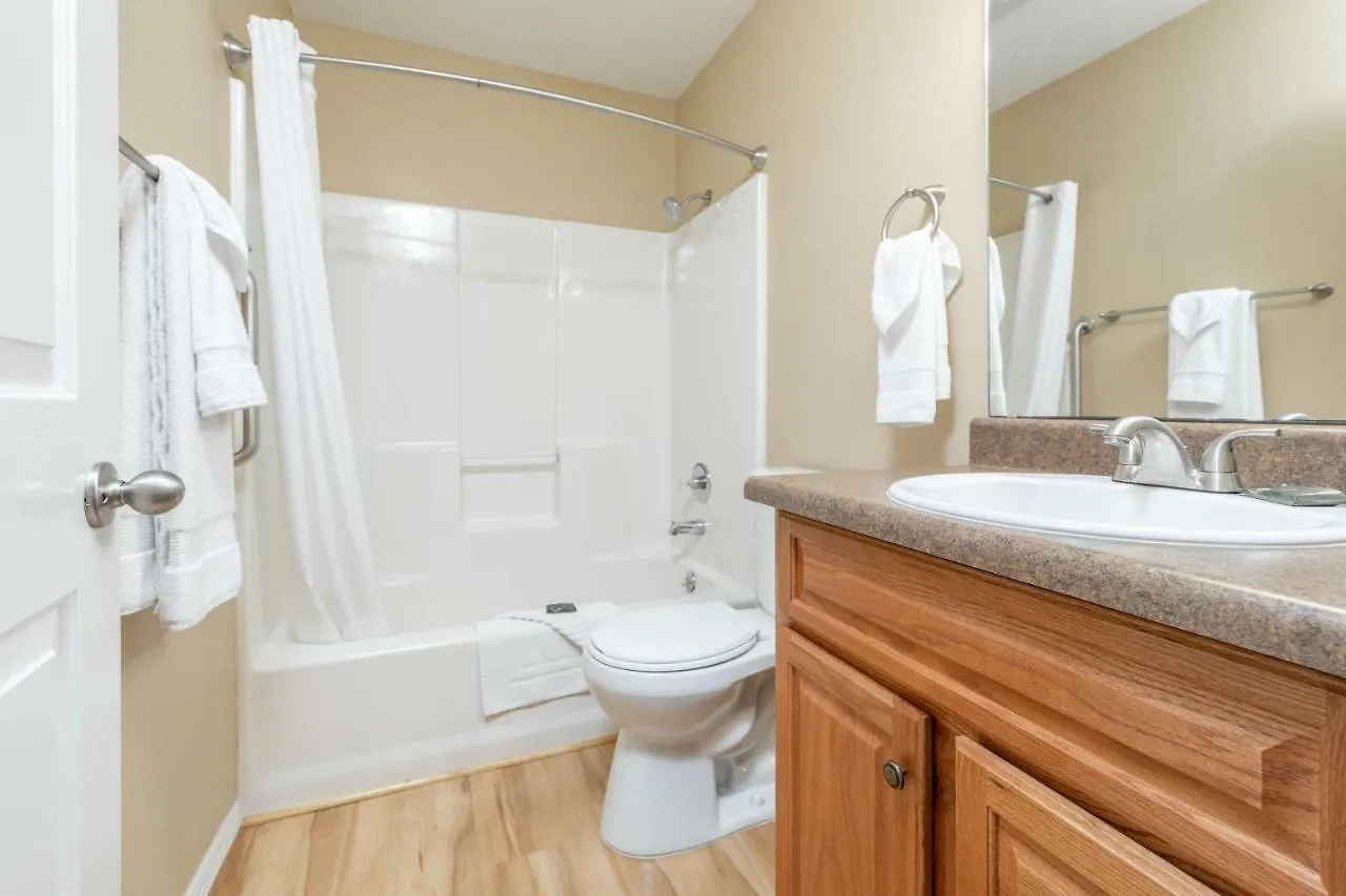 Surrey Townhomes By Capital Vacations * Μπράνσον