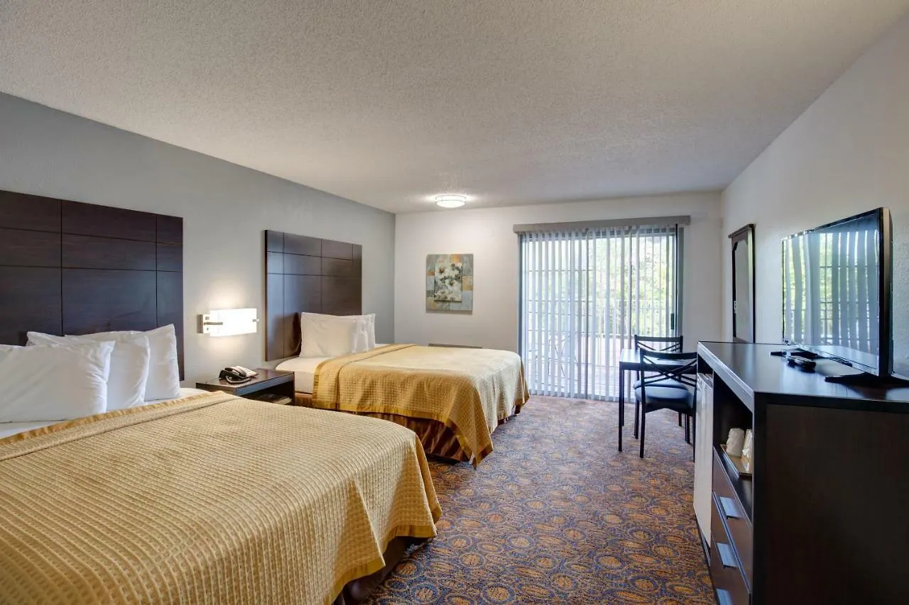 Howard Johnson By Wyndham Theatre District 2*