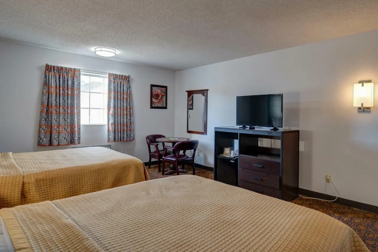 Howard Johnson By Wyndham Theatre District 2*