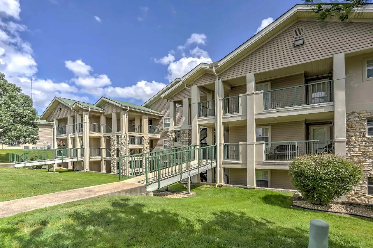 On Fairway Steps From Pools! Apartament *