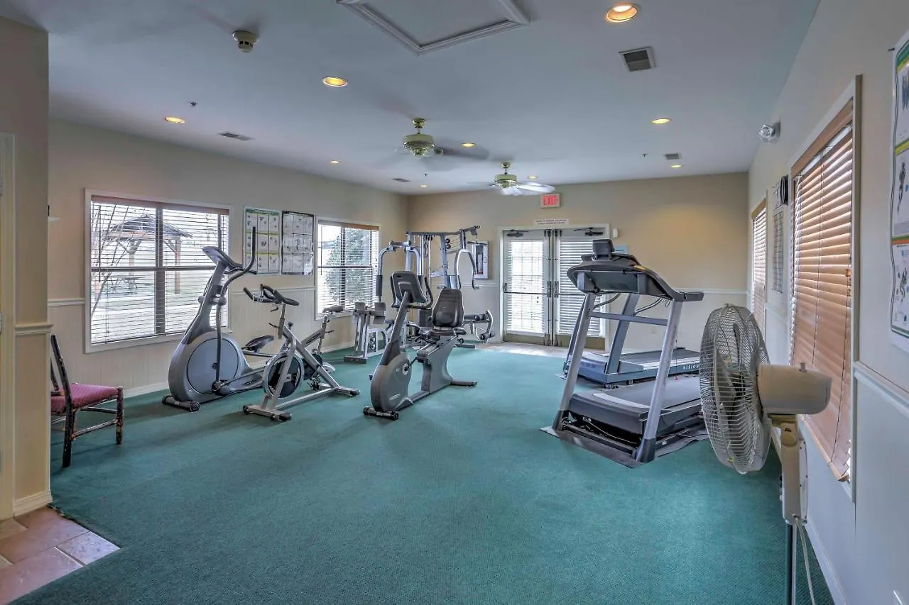 Apartament On Fairway Steps From Pools!