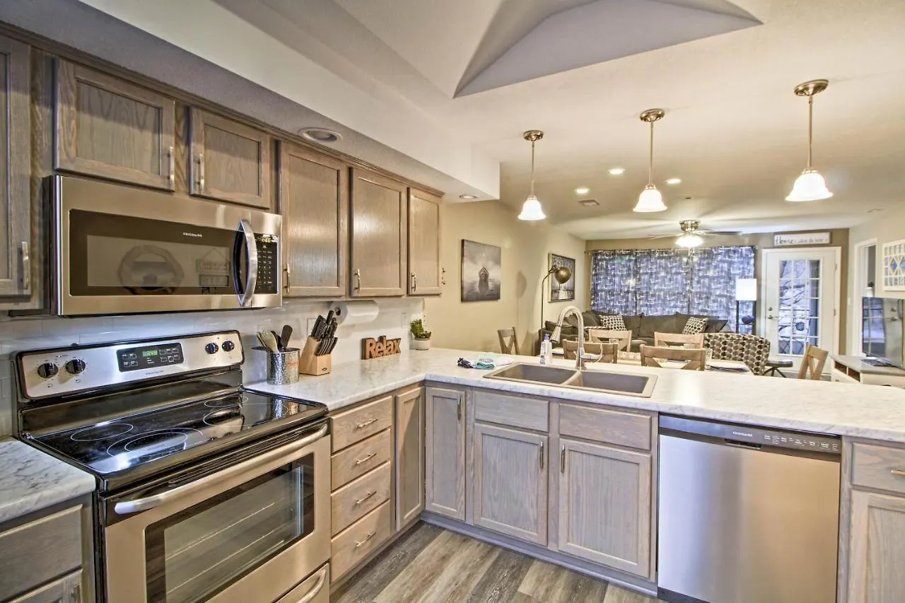 Updated Taneycomo With Screened Porch! شقة