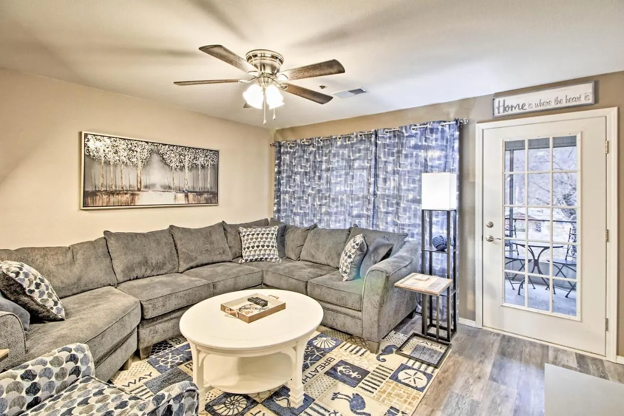Updated Taneycomo With Screened Porch! شقة برانسون