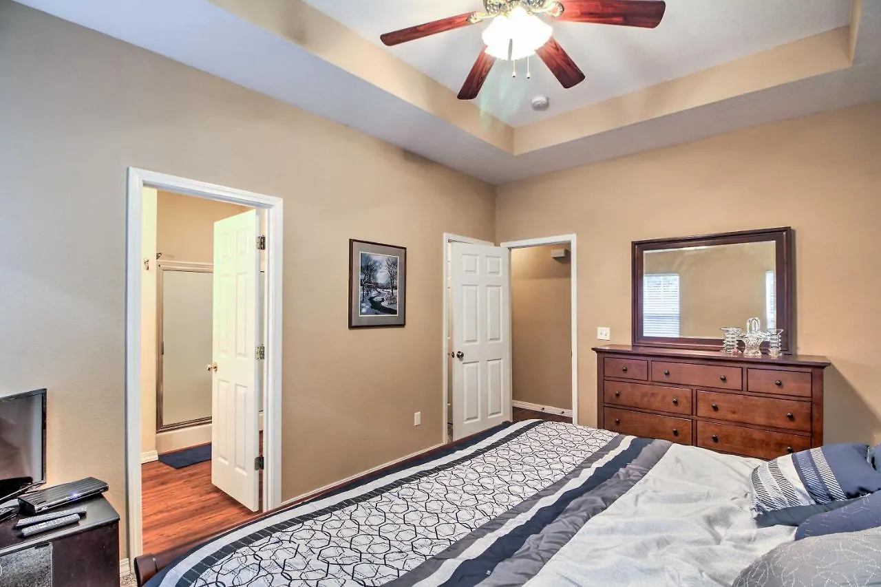 Semesterbostad With Deck Walk To The Strip And Creek! Branson