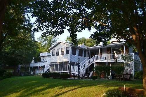 Anchor On The Lake Hotel