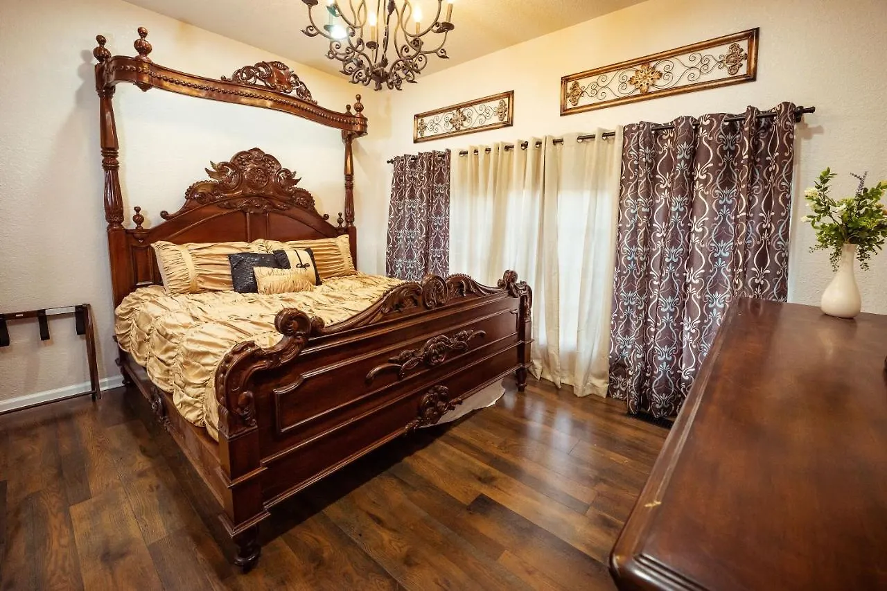 King & Hotel Branson